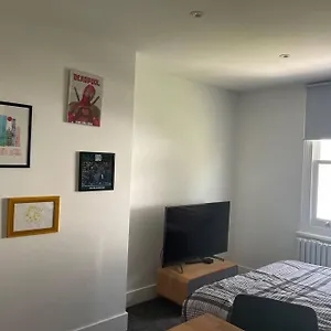 5 Mins From The Apartment